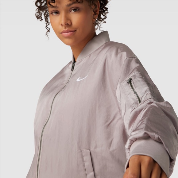NIKE WOMEN’S REVERSIBLE VARSITY BOMBER JACKET - Picture 4 of 10